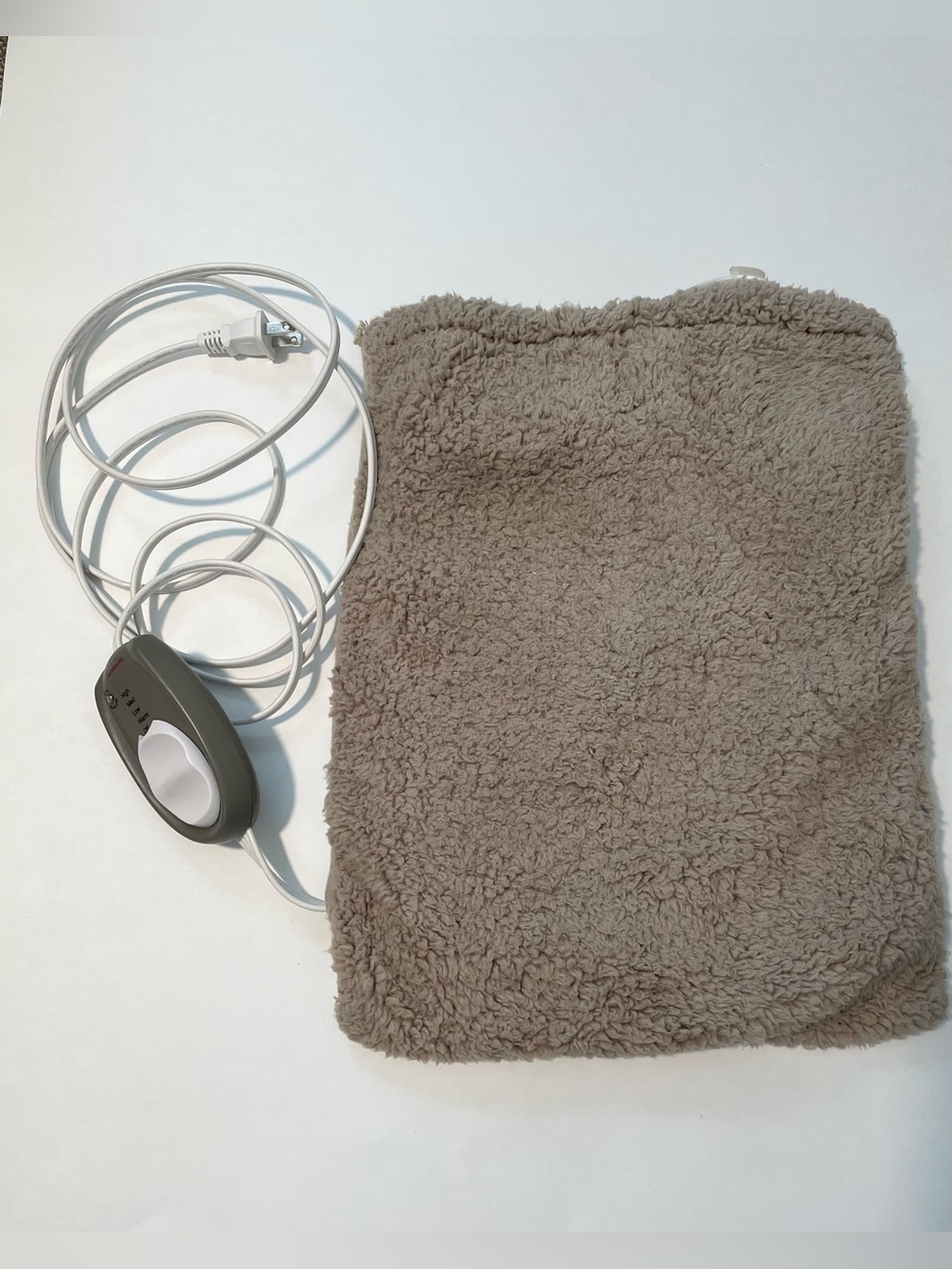 Sunbeam Electric Plush Heating Pad with Beige Sherpa Style Snap-On Cover